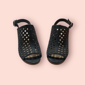 Vince Camuto Size 9 diamond sling back sandal in navy blue